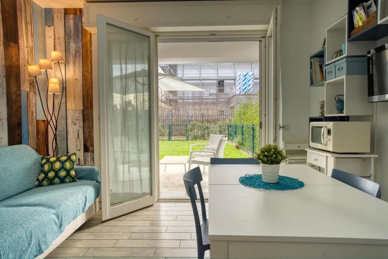 Caseospitali - Casa Azzurra Incantevole Bilocale Con Giardino Cernusco Sul Naviglio 0*,  Italy